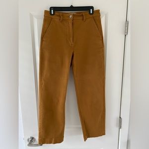 Everlane Straight Cropped Pant in golden brown/mustard. Size 6.